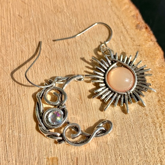 🌙 Mythical CZ Stone Crescent Moon Sun Earrings - Picture 3 of 4